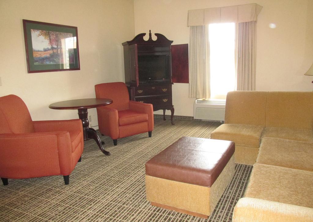 Baymont By Wyndham Lafayette Airport Hotel Екстериор снимка