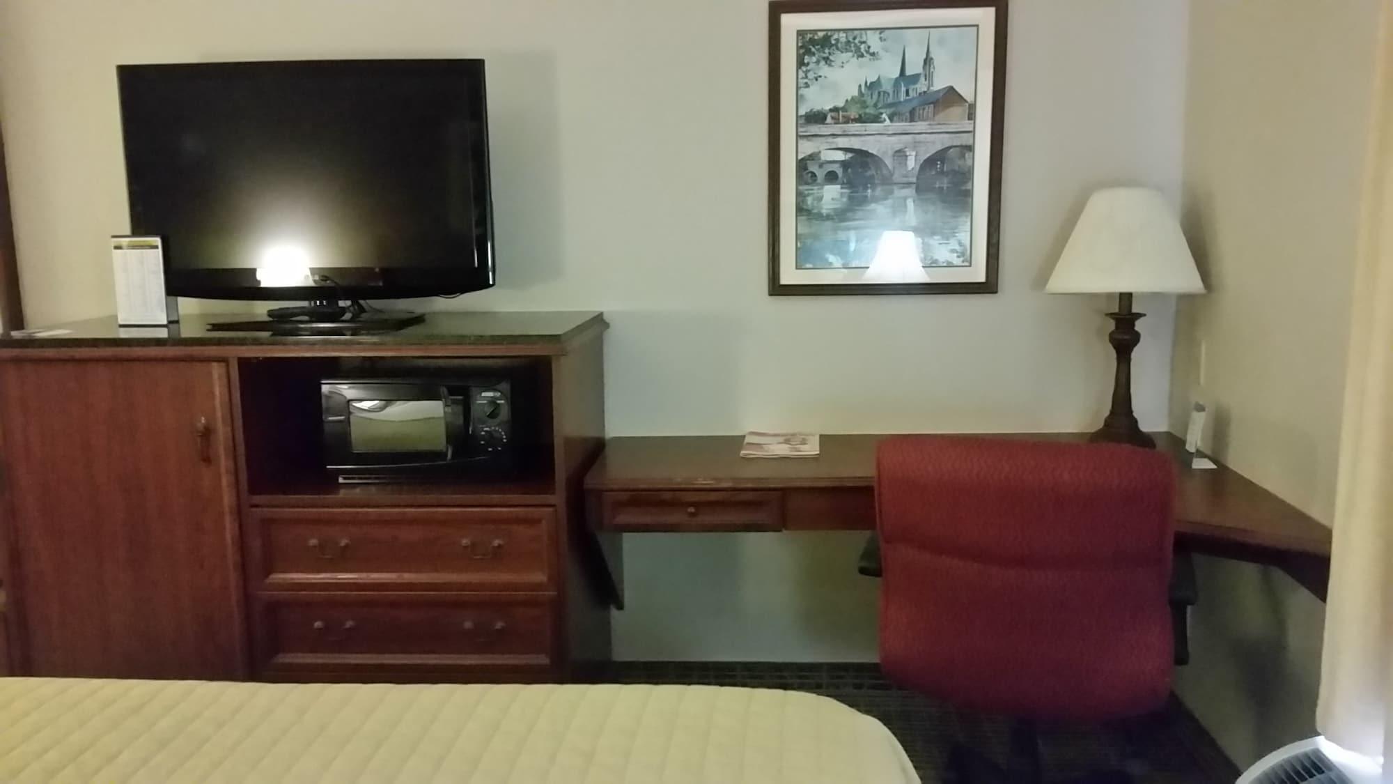 Baymont By Wyndham Lafayette Airport Hotel Екстериор снимка