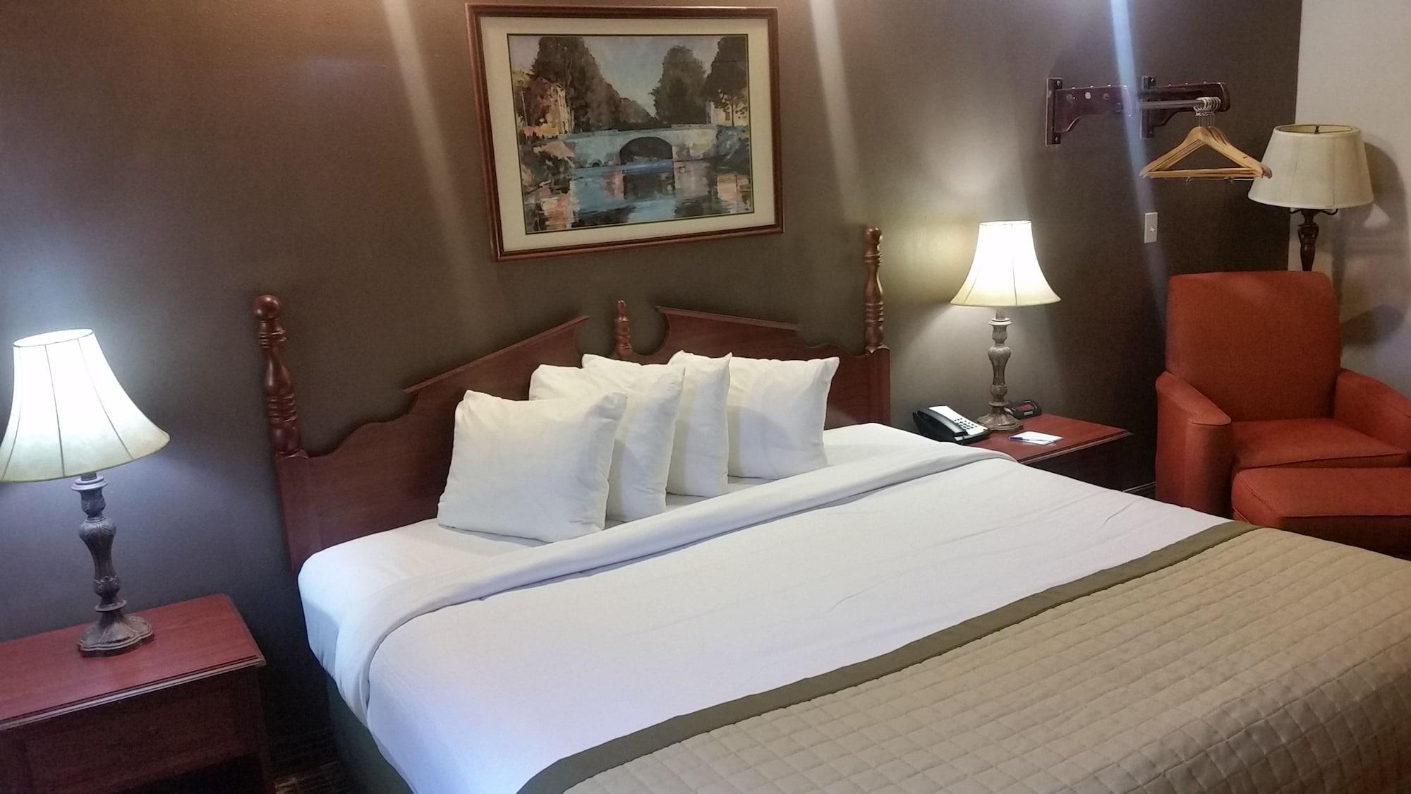 Baymont By Wyndham Lafayette Airport Hotel Екстериор снимка
