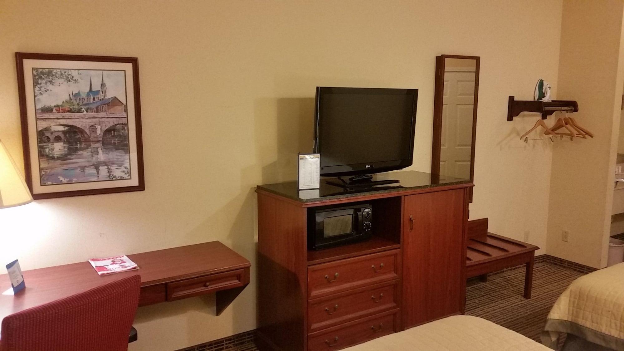 Baymont By Wyndham Lafayette Airport Hotel Екстериор снимка