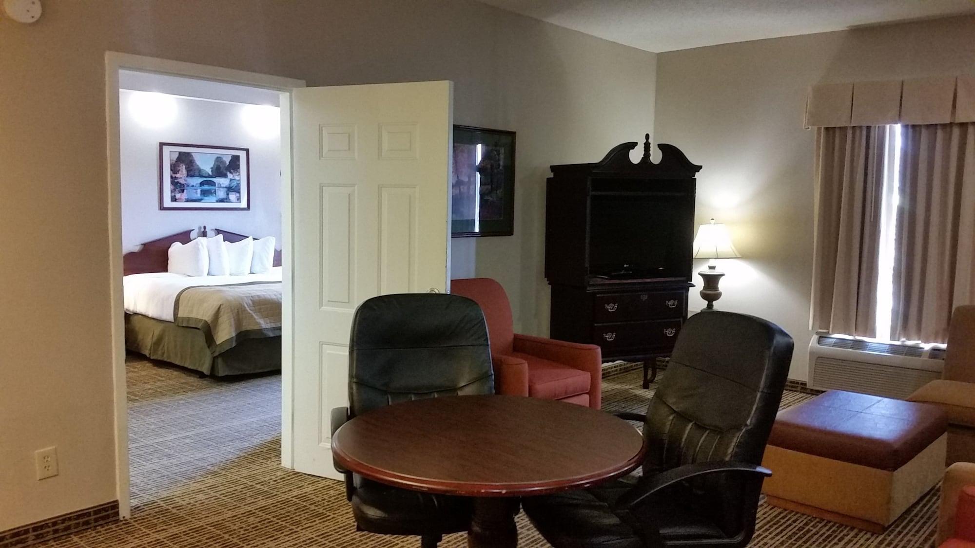 Baymont By Wyndham Lafayette Airport Hotel Екстериор снимка