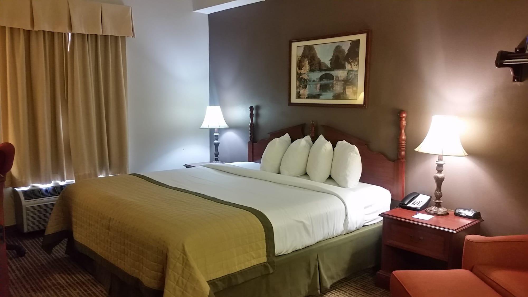 Baymont By Wyndham Lafayette Airport Hotel Екстериор снимка