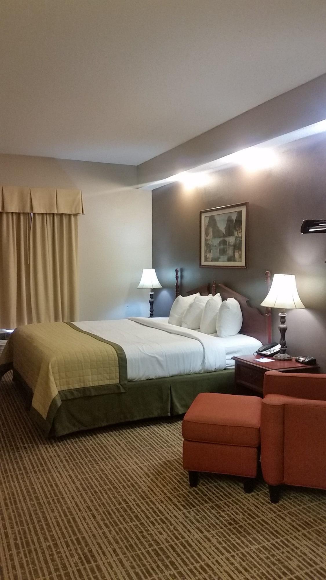 Baymont By Wyndham Lafayette Airport Hotel Екстериор снимка