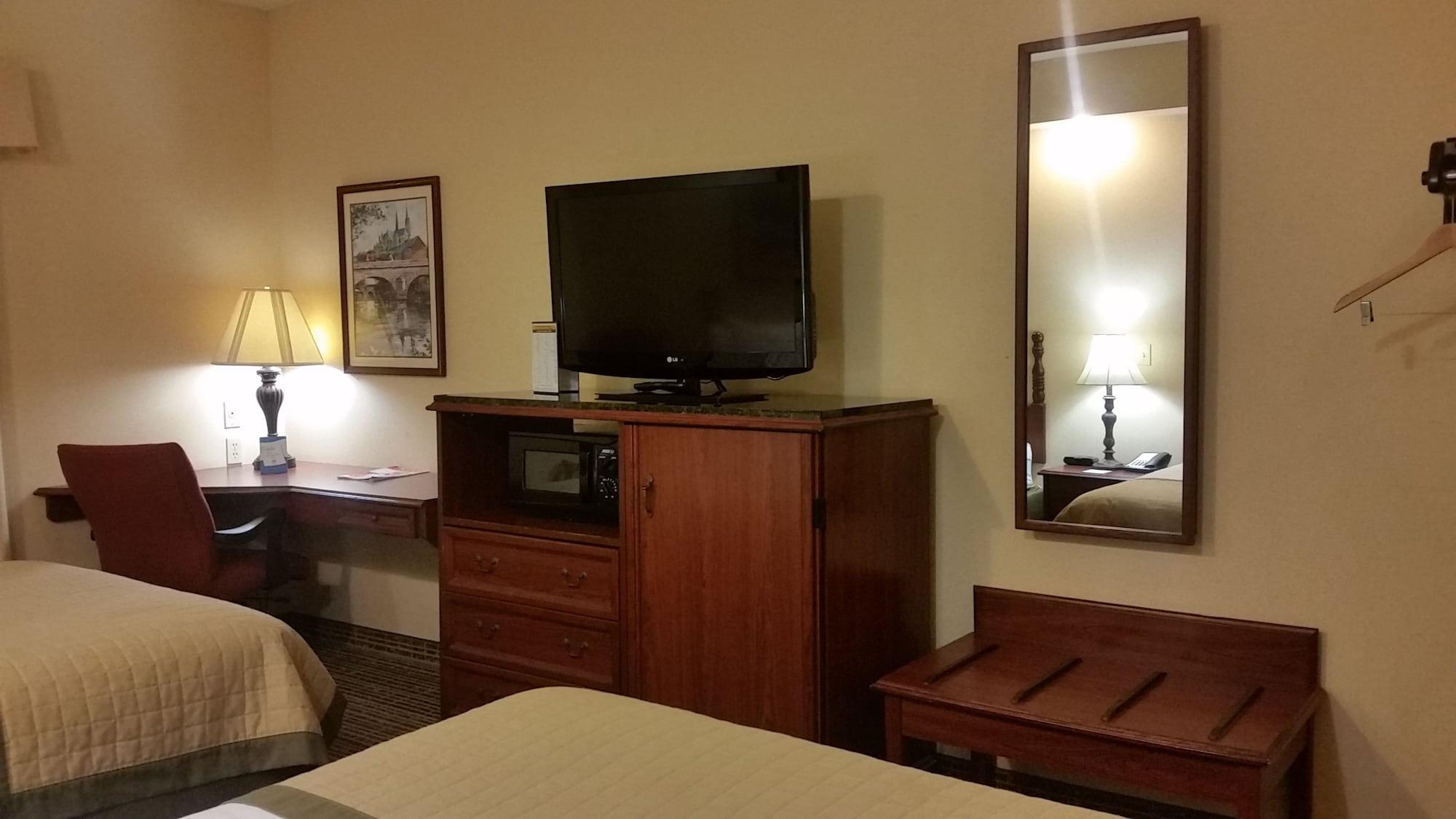 Baymont By Wyndham Lafayette Airport Hotel Екстериор снимка
