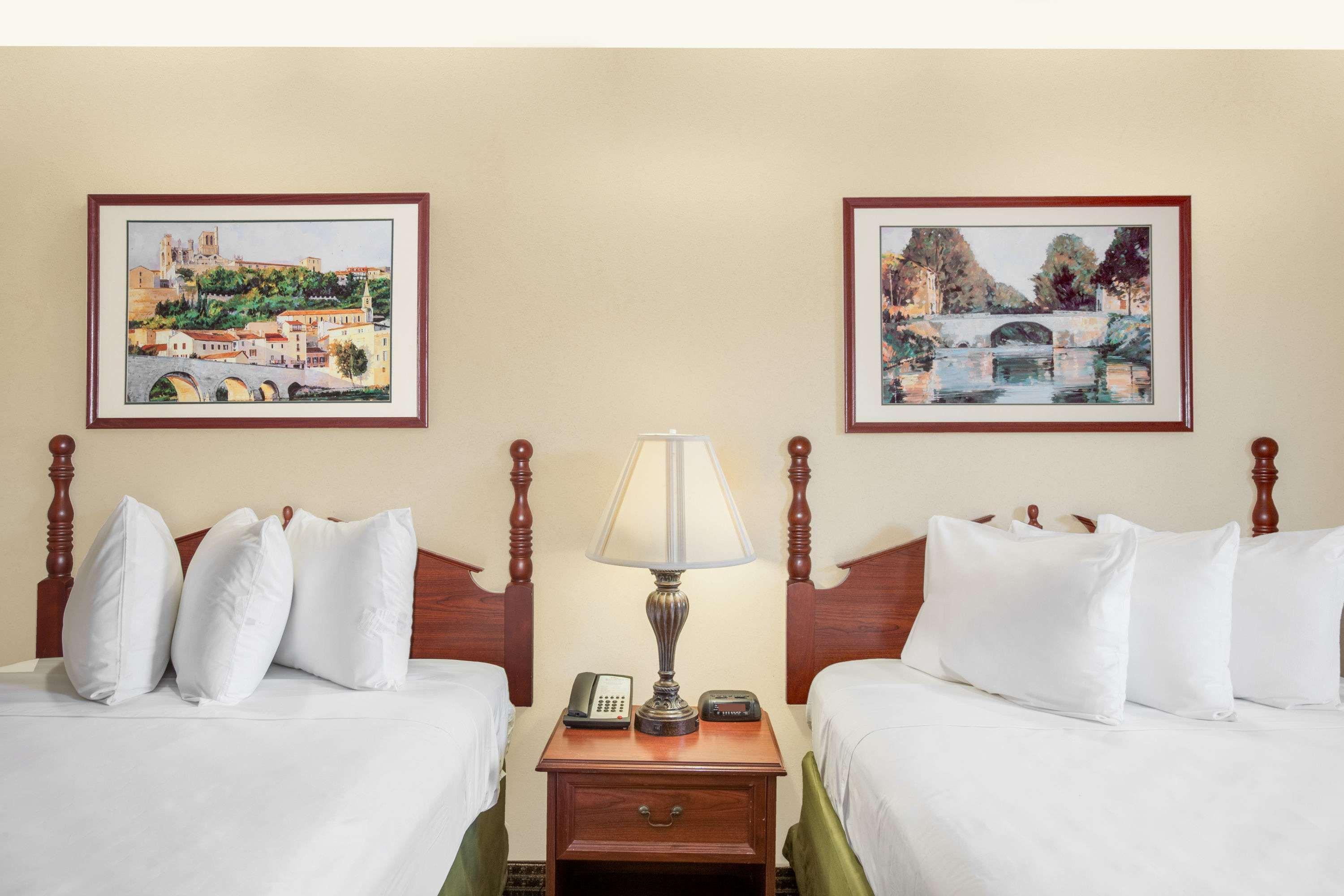 Baymont By Wyndham Lafayette Airport Hotel Екстериор снимка