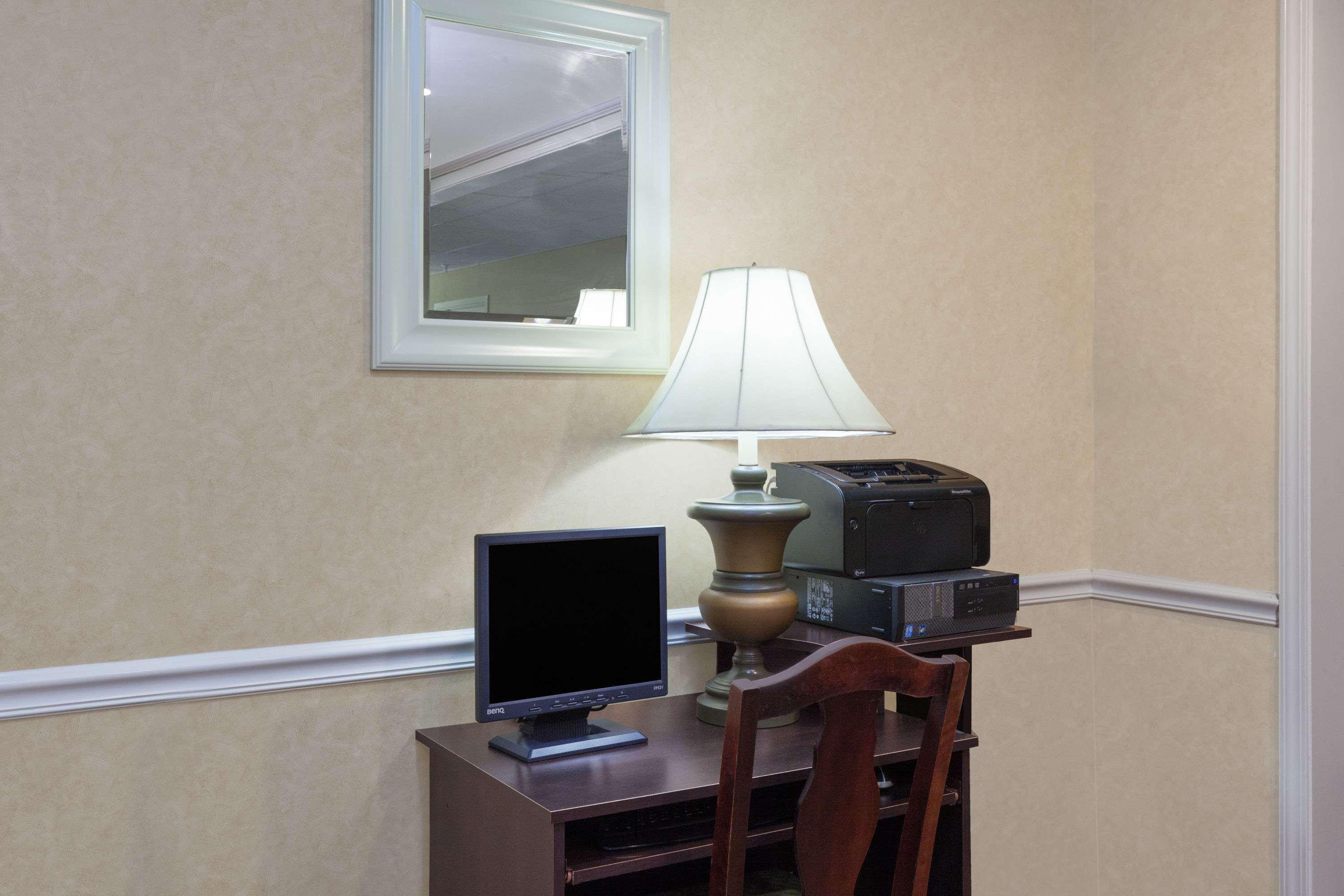 Baymont By Wyndham Lafayette Airport Hotel Екстериор снимка