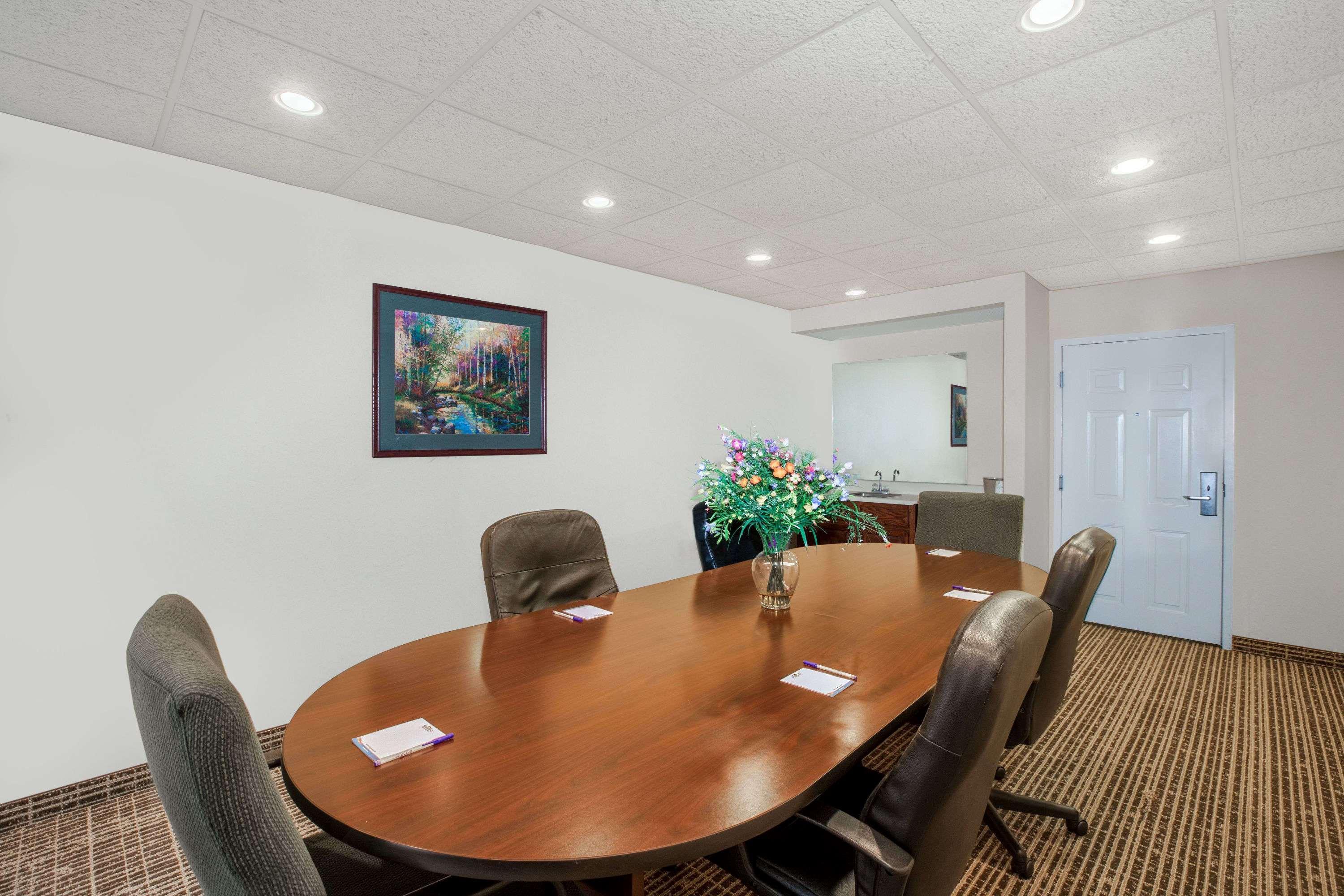 Baymont By Wyndham Lafayette Airport Hotel Екстериор снимка