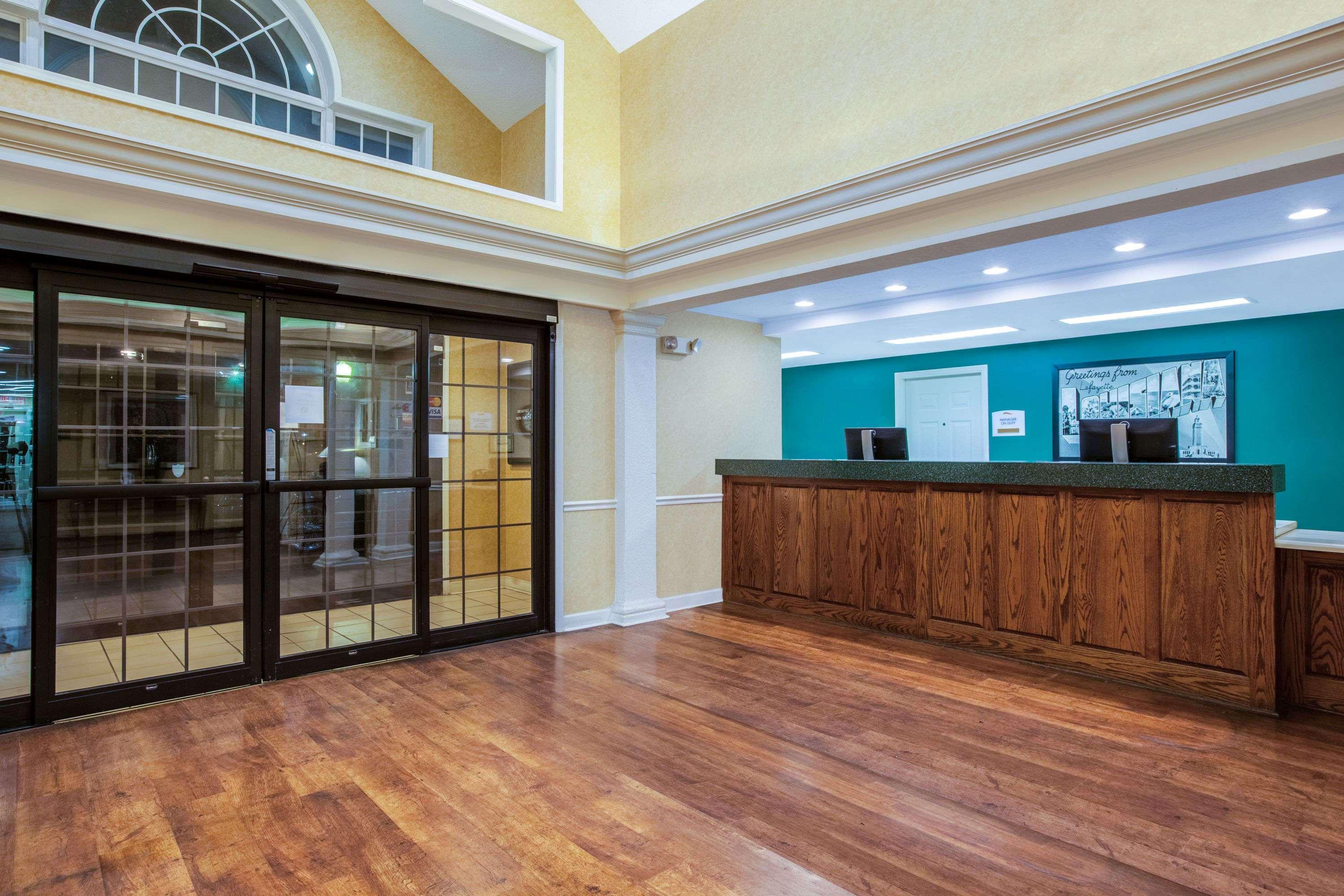 Baymont By Wyndham Lafayette Airport Hotel Екстериор снимка