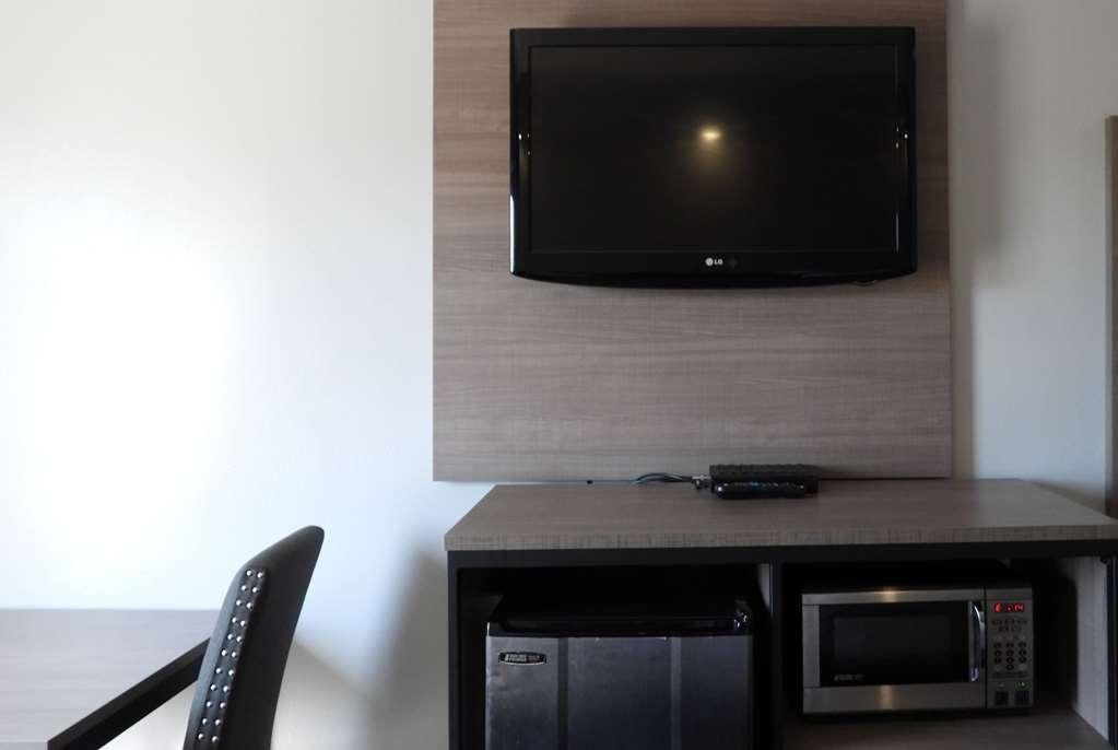 Baymont By Wyndham Lafayette Airport Hotel Стая снимка