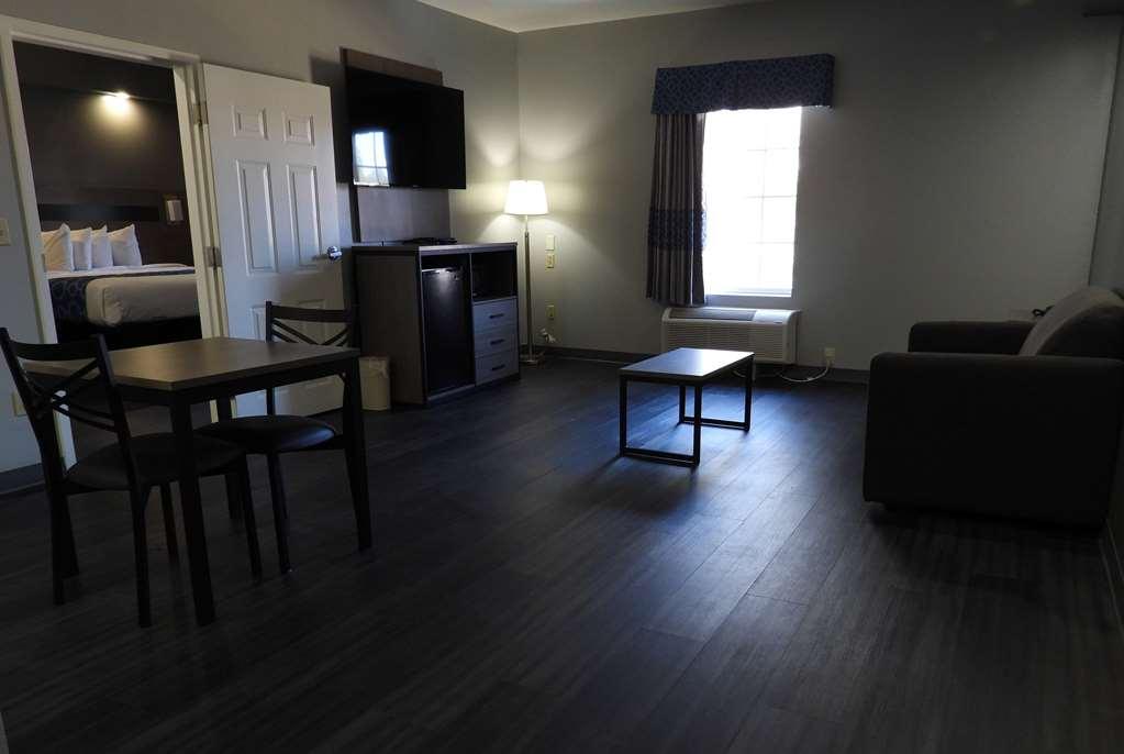 Baymont By Wyndham Lafayette Airport Hotel Стая снимка