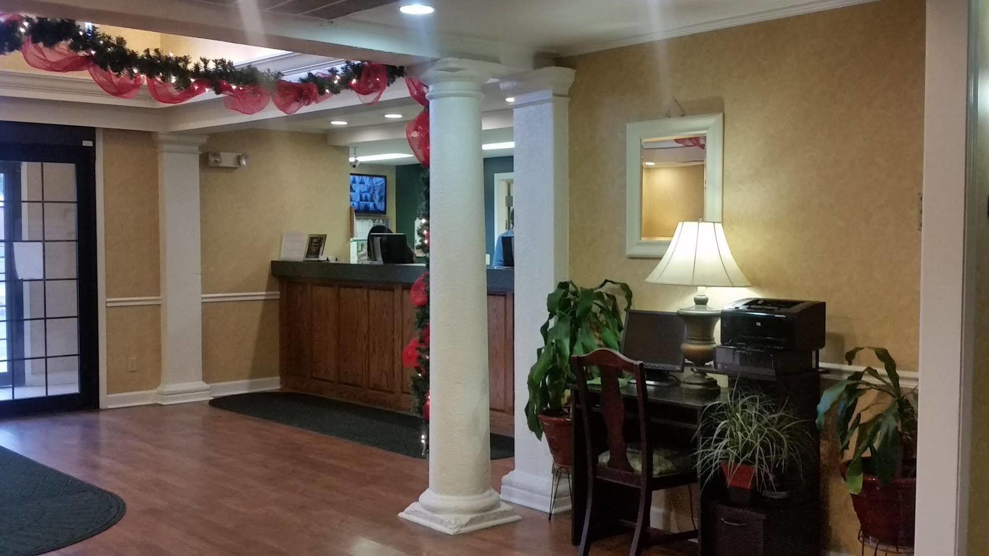 Baymont By Wyndham Lafayette Airport Hotel Екстериор снимка
