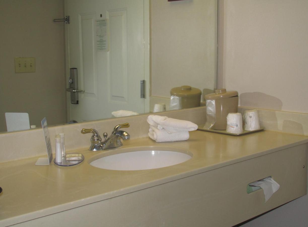 Baymont By Wyndham Lafayette Airport Hotel Екстериор снимка